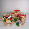 Holzspielzeug Holzeisenbahn, Kinder Eisenbahn, mit Dorf, Menschen, Autos, Bäume