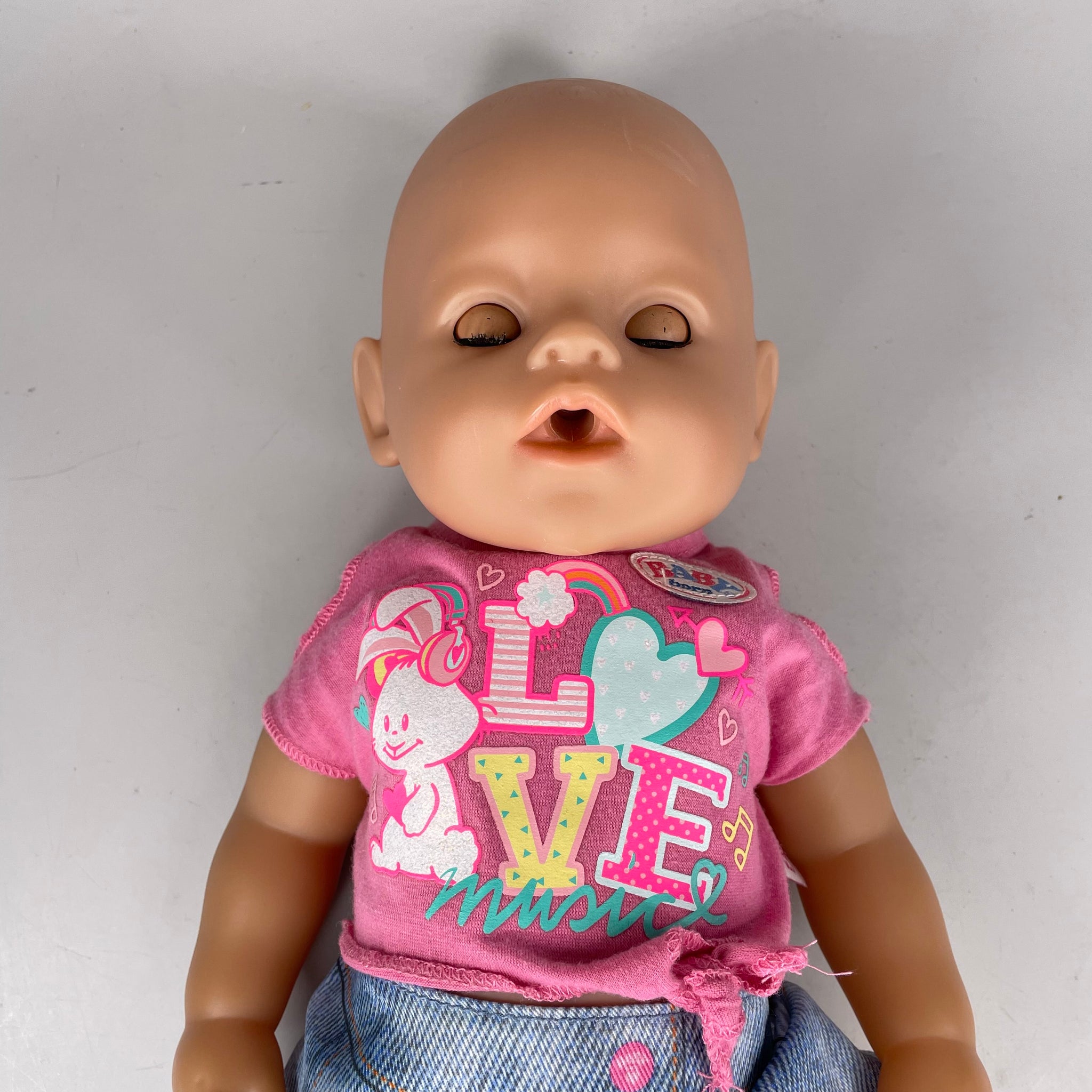 Zapf Creation Baby Born Puppe, Schlafende Augen, Kleidung, Topf und Nachtlicht